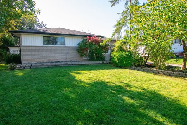 15 Karen Cres. Grimsby On L3m 2e3