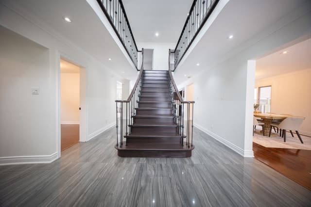 2088 Perran Dr. Mississauga On L5k 2r4