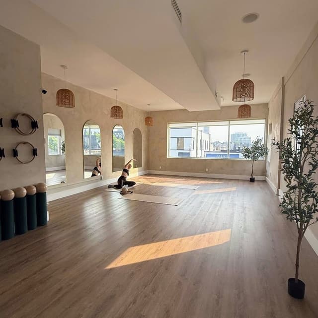 109 Dunn St. 111 Oakville On L6j 3c9
