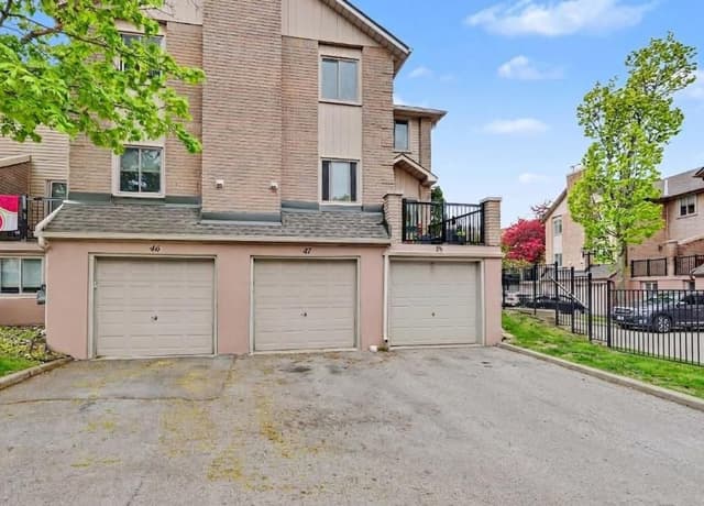 38 Elora Dr. 47 Hamilton On L9c 7l6