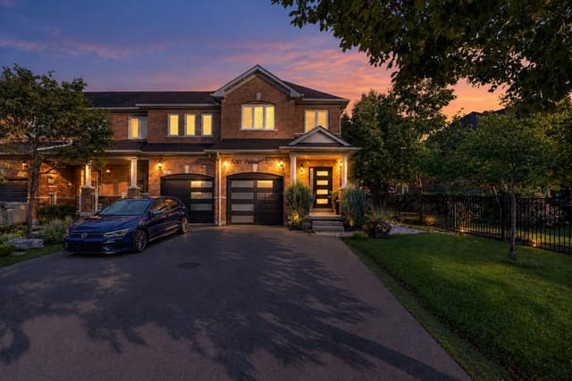 5261 Palmetto Pl. Mississauga On L5m 0c8