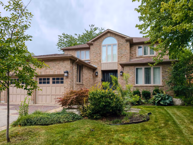 2191 Dunvegan Ave. Oakville On L6j 6p2