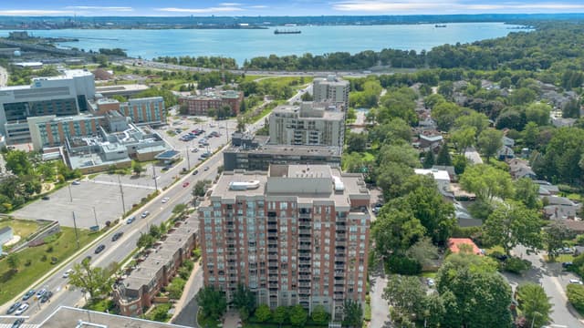 442 Maple Ave Ave. 403 Burlington On L7s 2l7