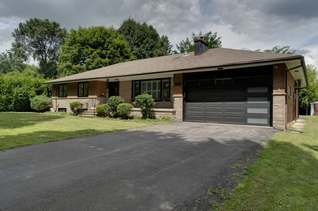 2037 Lynchmere Ave. Mississauga On L5b 1w7