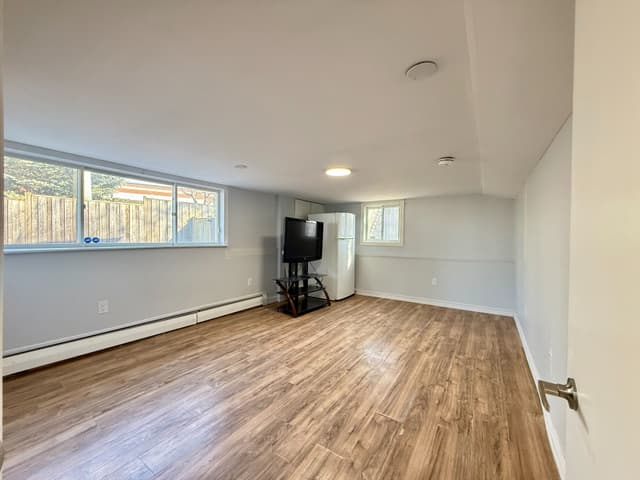 288 Scott St. Lower St Catharines On L2n 1j3