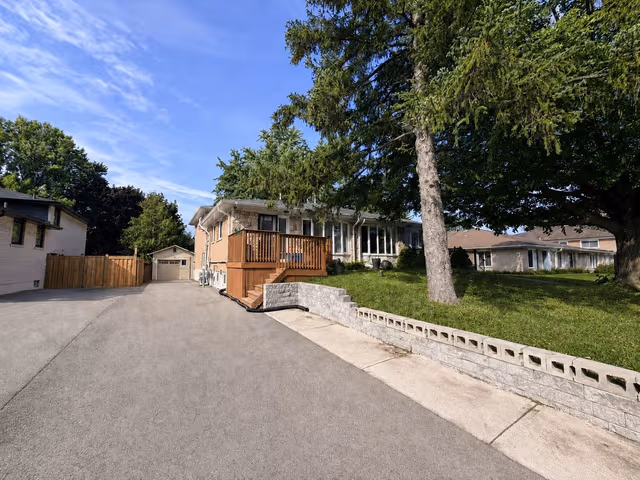 1323 Redbank Cres. Oakville On L6h 1y4