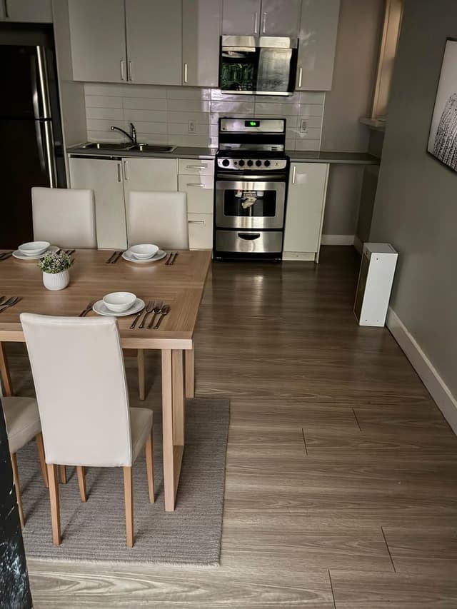 72 Victoria Ave. S #103 Hamilton On L8n 2s7