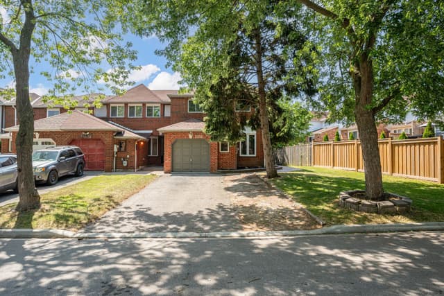 2755 Lindholm Cres. Mississauga On L5m 4s1