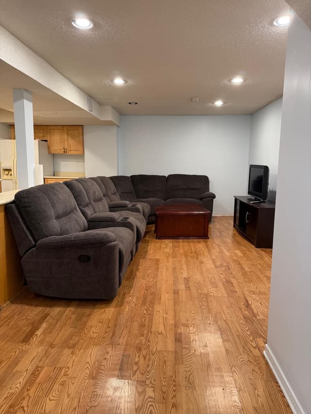 4289 Radisson Cres. Basement Mississauga On L5m 4c2