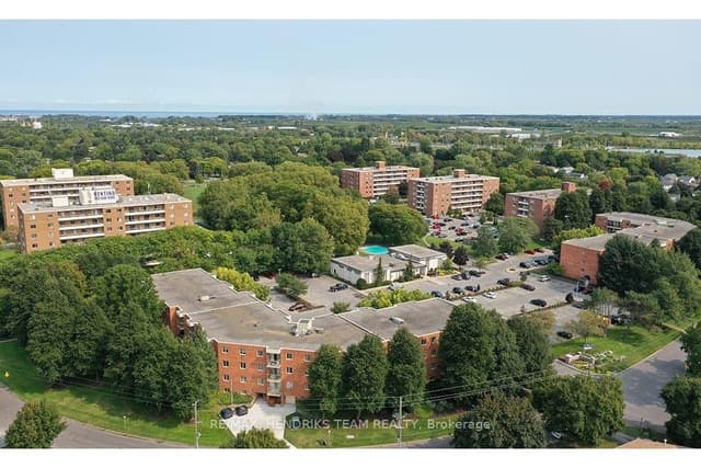 33 Leaside Dr. 402 St Catharines On L2m 4g2