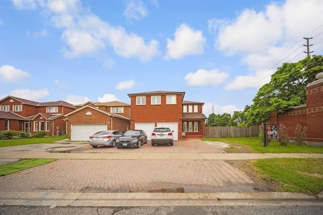 692 Huntington Ridge Dr. Mississauga On L5r 1z5