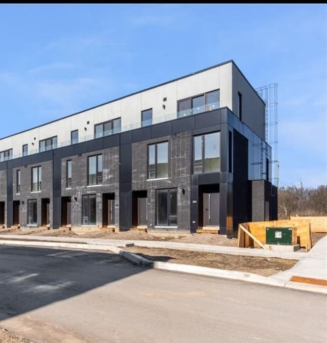 141 Everett Common St Catharines On L2p 0g7