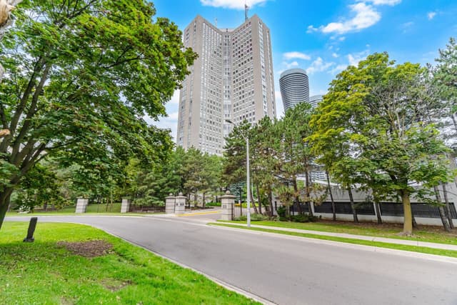 3650 Kaneff Cres. 2601 Mississauga On L5a 4a1