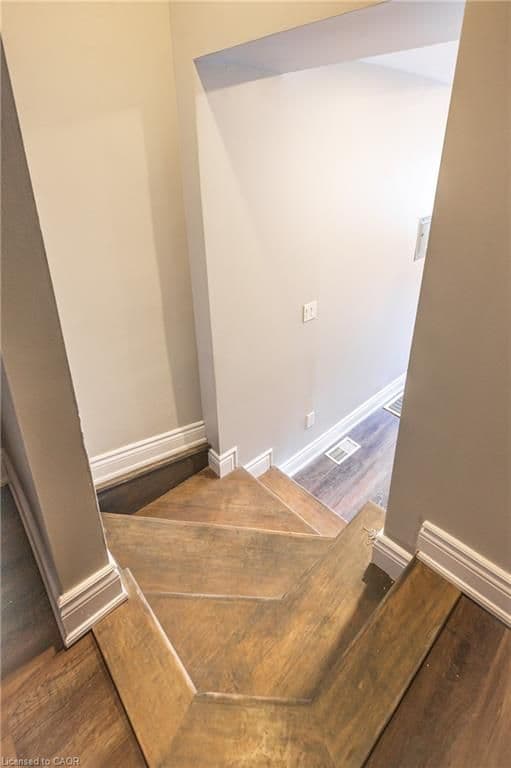 70 Victoria Ave. S #2 Hamilton On L8n 2s7