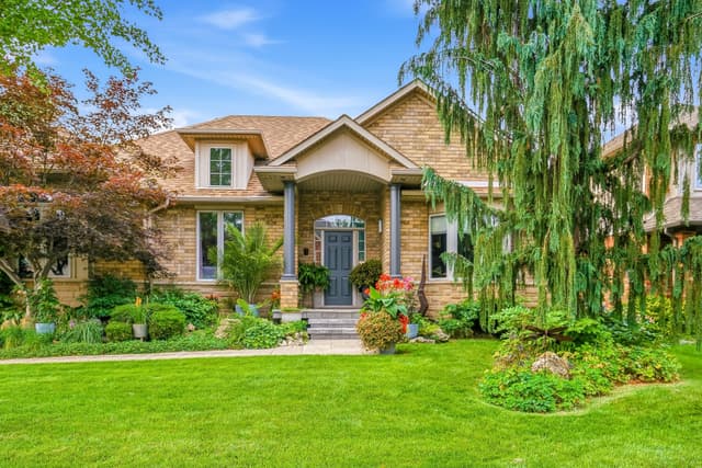 517 Genista Dr. Burlington On L7t 4l6
