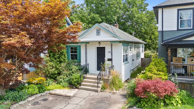134 1/2 York St. St Catharines On L2r 6e7
