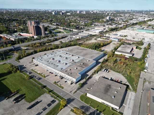 560 Hensall Circle Mississauga On L5a 1y1