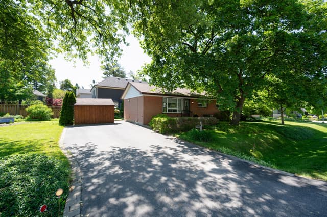 1304 Avon Cres. Oakville On L6j 2t7