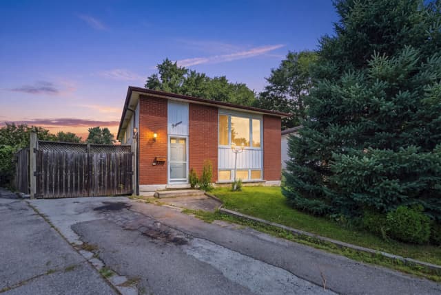 15 Duncairn Ct. Hamilton On L9c 6g2