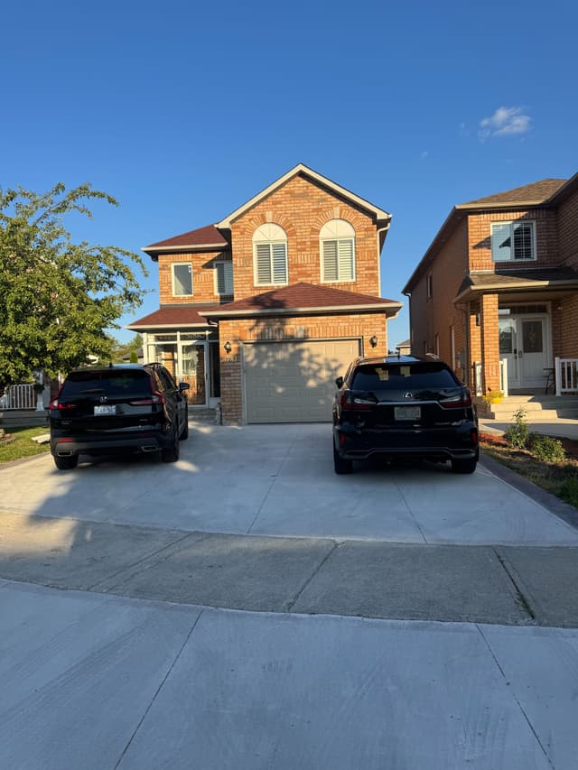 5781 Sidmouth St. Mississauga On L5v 2k3