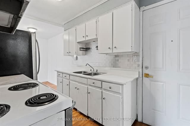 27 Main St. 2 St Catharines On L2n 4t6