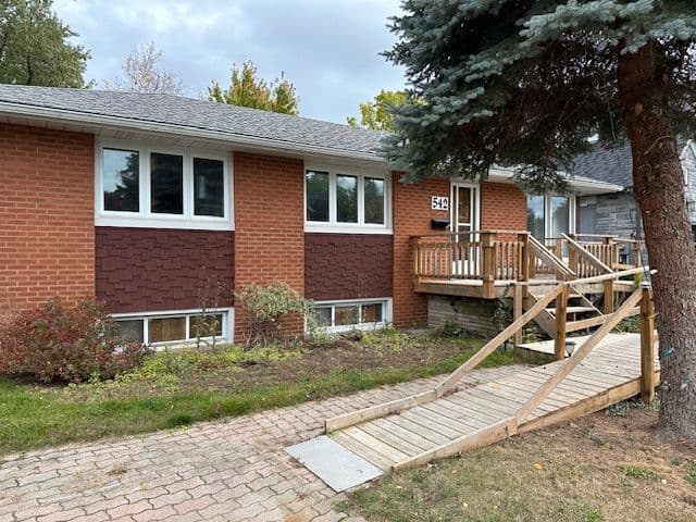 542 Wingrove Cres. Oakville On L6l 4r6