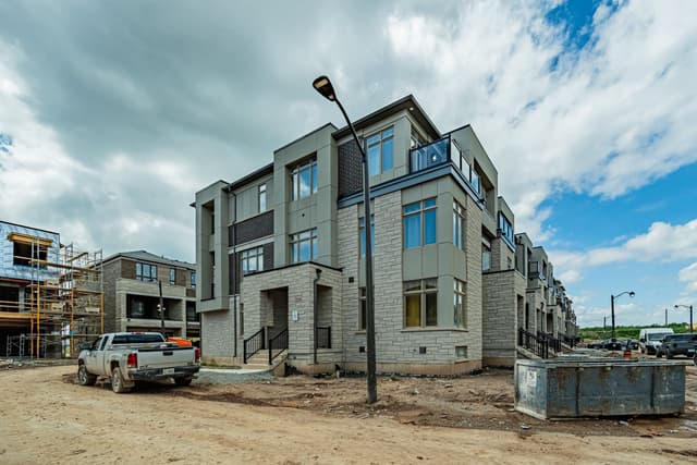 3296 Taha Gardens Oakville On L6m 5s6
