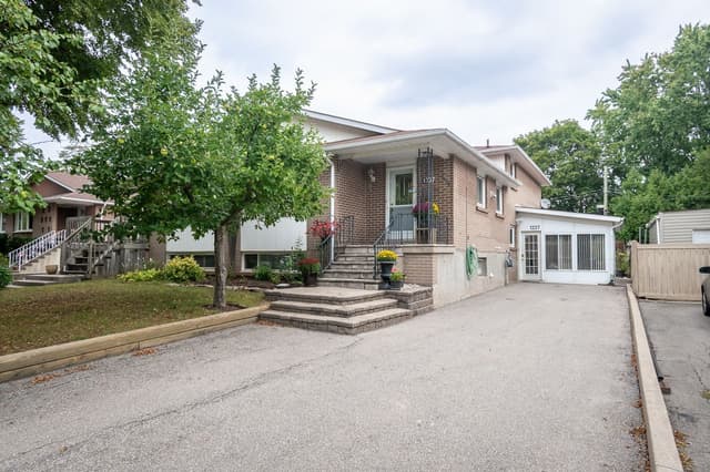 1237 Redbank Cres. Oakville On L6h 1y4