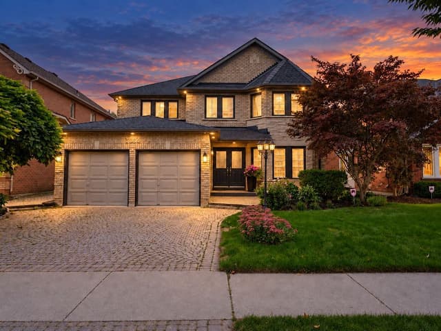 2084 Mckerlie Cres. Burlington On L7m 4e8