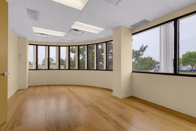 710 Dorval Dr. 209 Oakville On L6k 3v7
