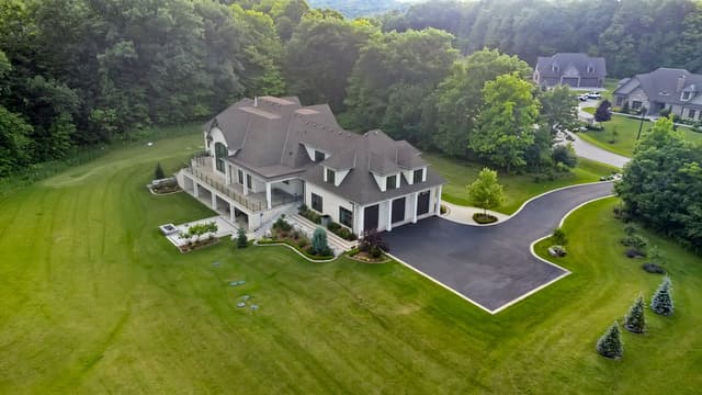 2606 Harvestmoon Ln. Burlington On L7p 0n5