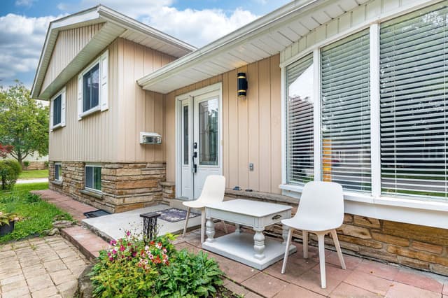 1324 Aldridge Cres. Burlington On L7m 1j1