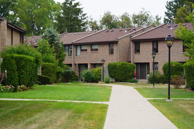 2605 Woodchester Dr. #86 Mississauga On L5k 2e3