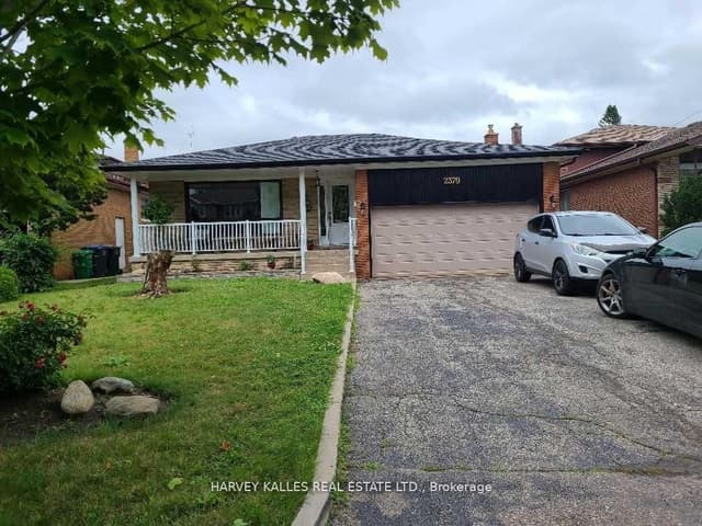 2379 Hensall St. Mississauga On L5a 2t1