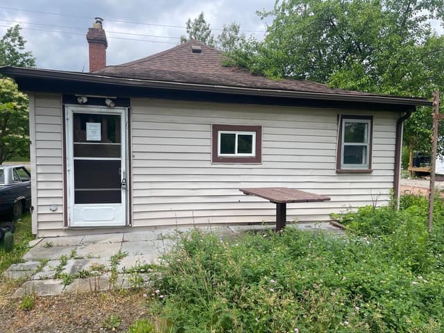 192 Fruitland Rd. Hamilton On L8e 5j7