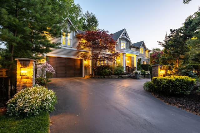 376 Wedgewood Dr. Oakville On L6j 4s1