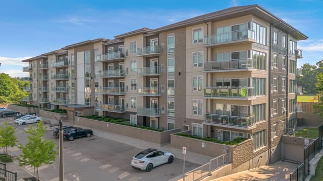 16 Markle Cres. 208 Hamilton On L9g 0h4