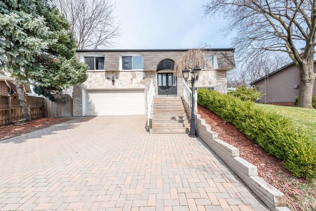 2483 Yarmouth Cres. Oakville On L6l 2m9