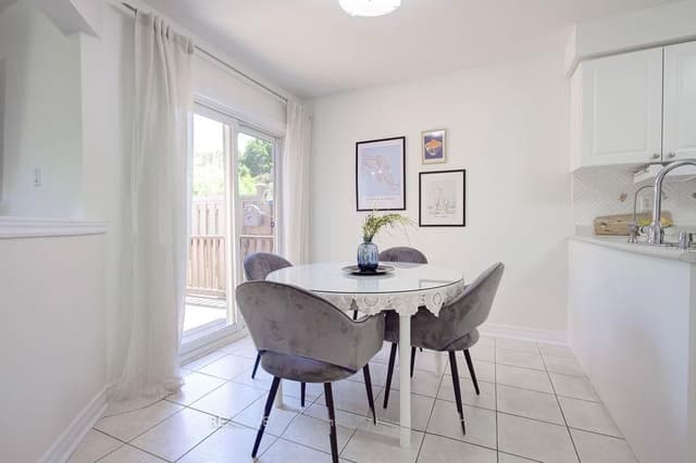 5386 Landsborough Ave. Mississauga On L5r 3x2