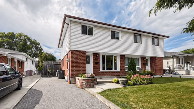 716 Eaglemount Cres. Mississauga On L5c 1n9