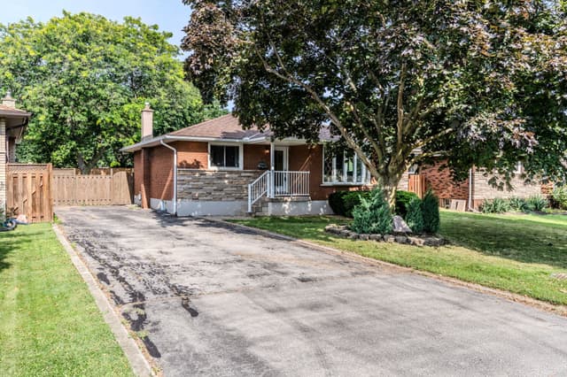 17 Woodsview Ave. Grimsby On L3m 3s5