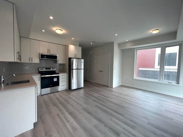 3405 Ridgeway Dr. E 18 Mississauga On L5l 0b9