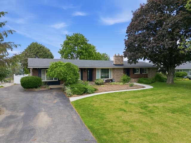 1042 Lakeshore Rd. W St Catharines On L2r 6p9