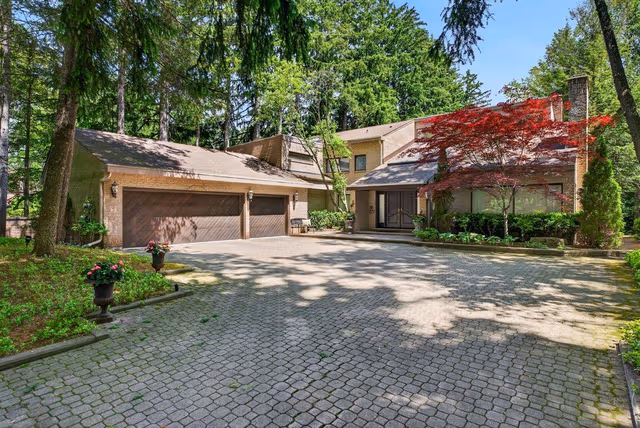 277 Shoreacres Rd. Burlington On L7l 2h3