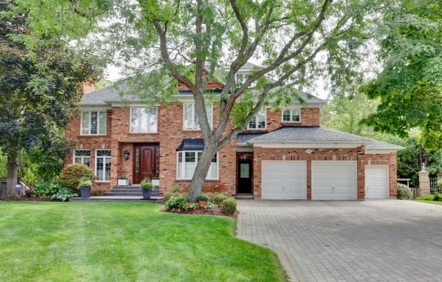 1379 Meadow Green Ct. Mississauga On L5h 4j3