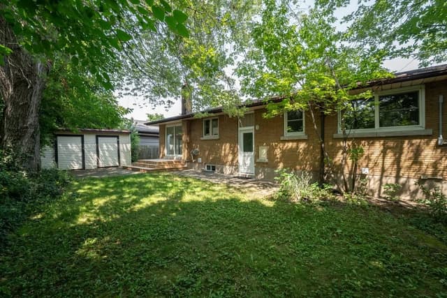 10 Cullen Dr. Lower St Catharines On L2t 3h1