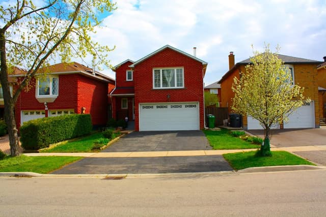 173 Lech Walesa Dr. Mississauga On L5b 3h1