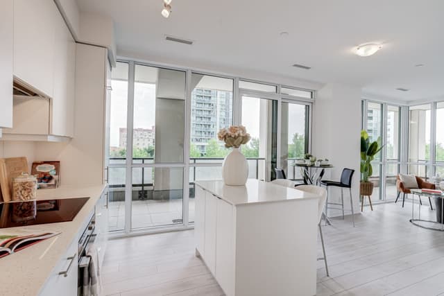 30 Elm Dr. W 308 Mississauga On L5b 0n6