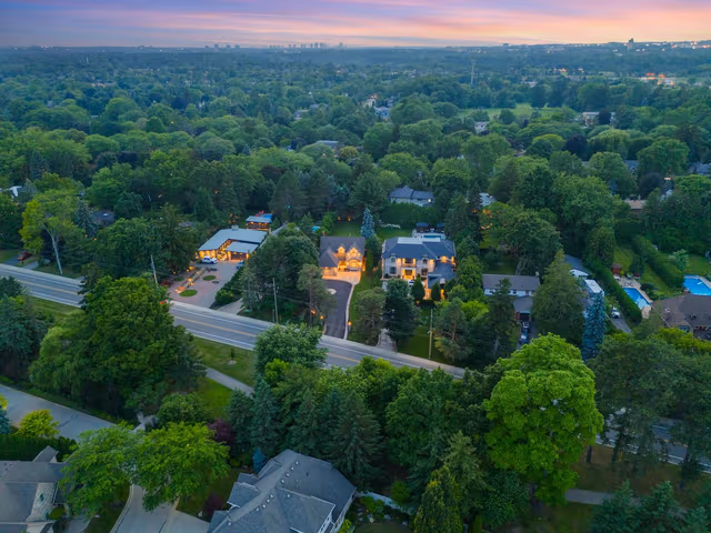 807 Indian Rd. Mississauga On L5h 1r4
