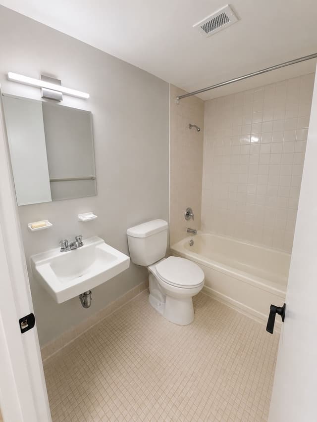 103 Emerald St. S 401 Hamilton On L8n 2v4